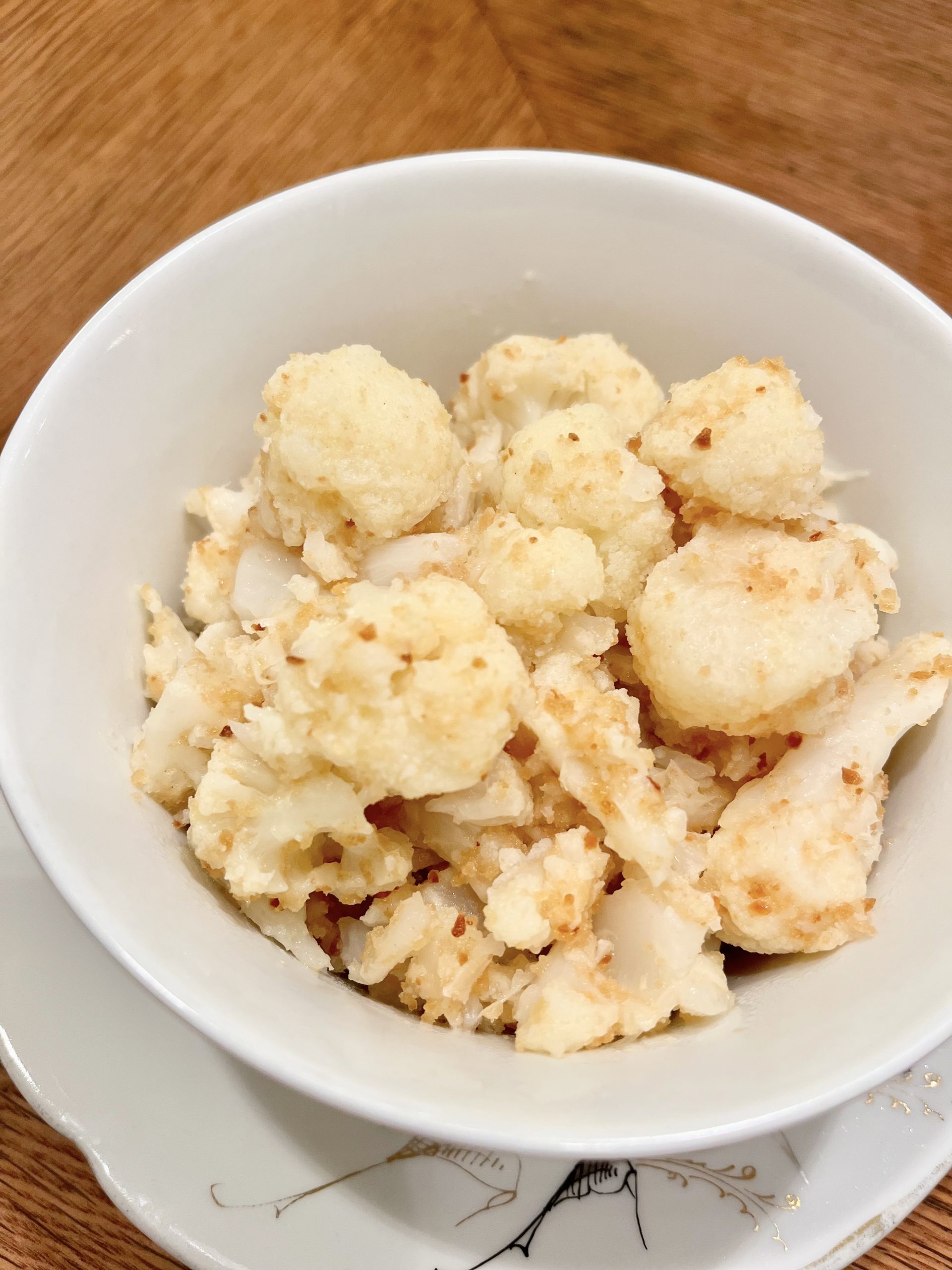 Leckerer Blumenkohl mit gerösteten Semmelbröseln