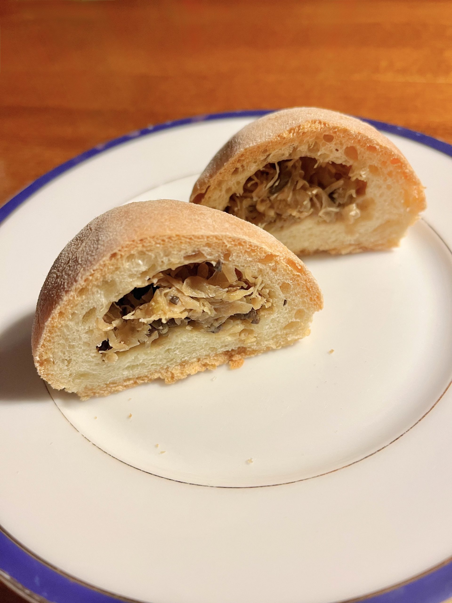 Kapus´niaki mit Barschtschik – Brötchen mit Sauerkraut und Rotebeetesüppchen als Getränk