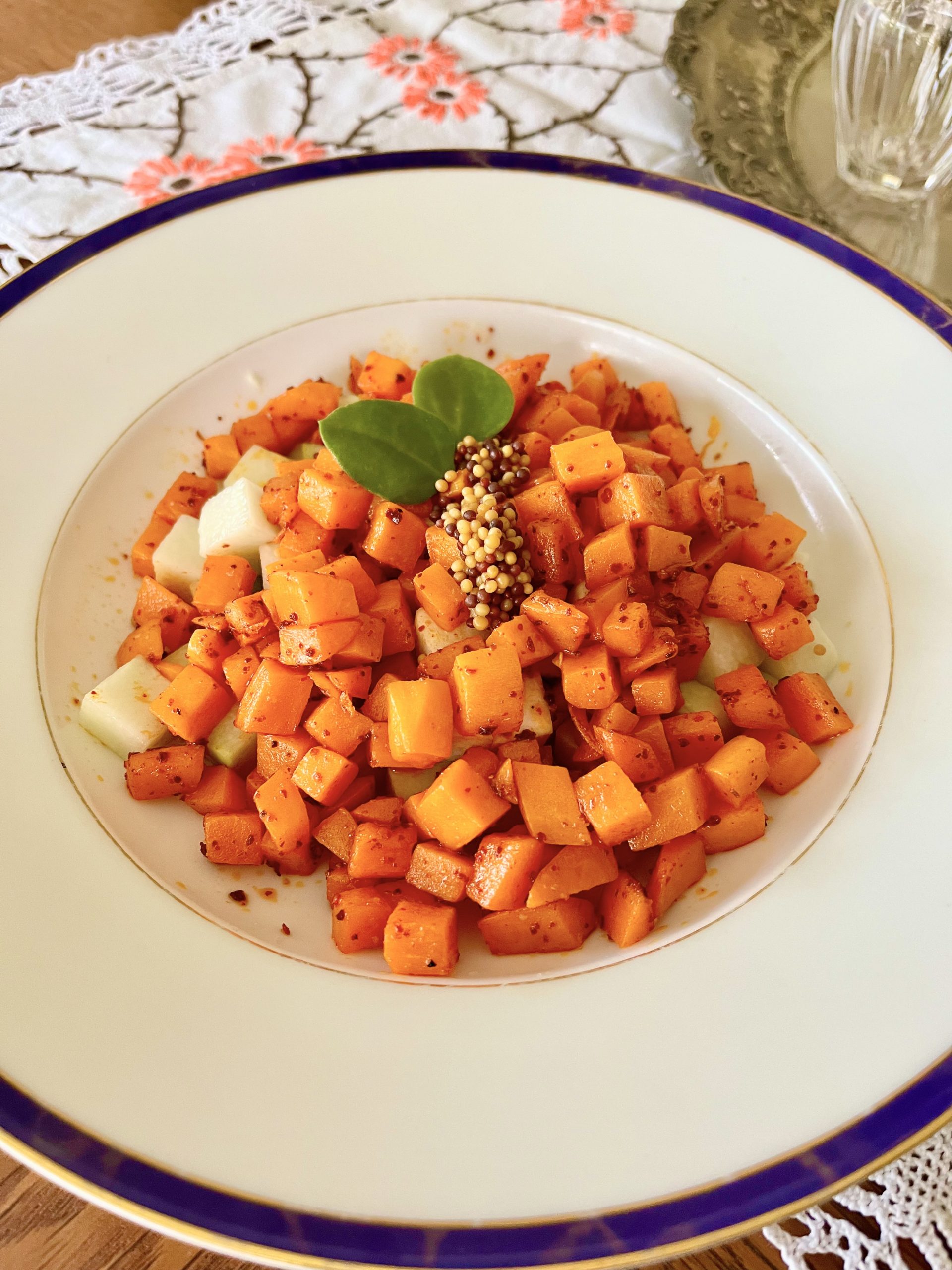 Süßkartoffel mit Gewürzöl auf Chayote